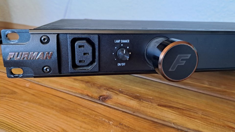 FURMAN PL-8C E - Protección contra sobretensiones de segunda mano · Foto 3 de 5 · Barcelona · 245 €