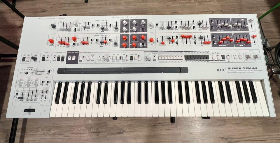 UDO Super Gemini blanco, con funda, excelente estado