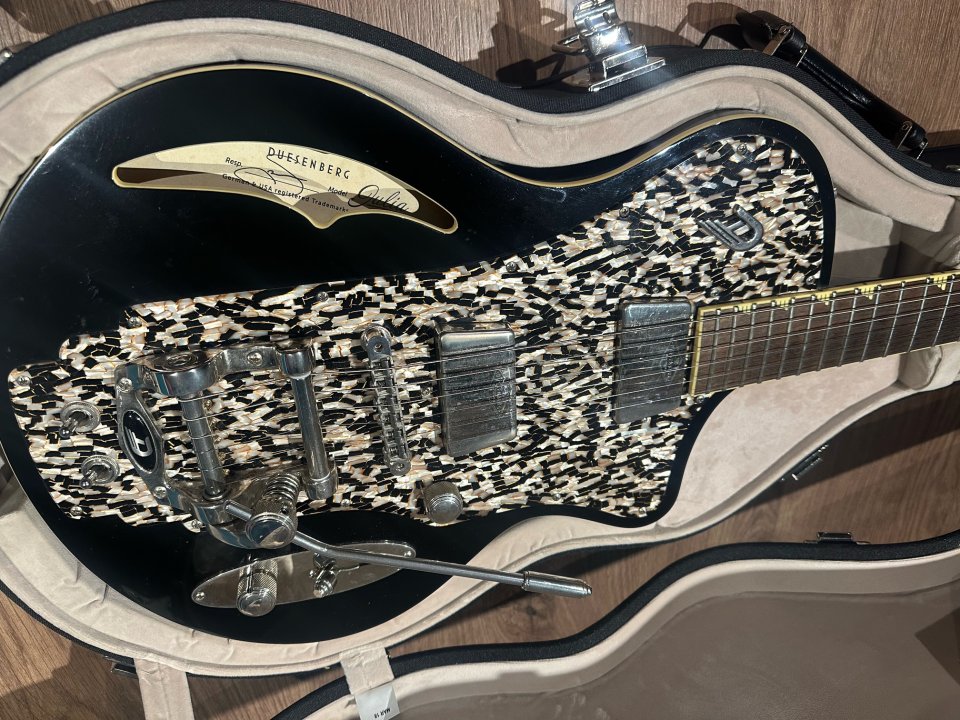 Duesenberg Julia negra