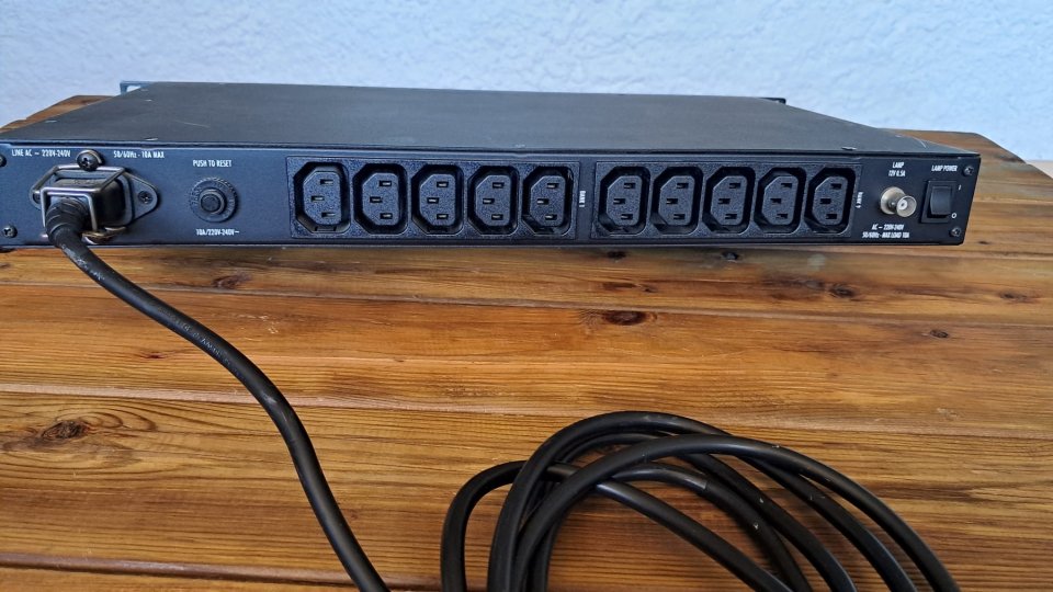 FURMAN PL-8C E - Protección contra sobretensiones de segunda mano · Foto 4 de 5 · Barcelona · 245 €