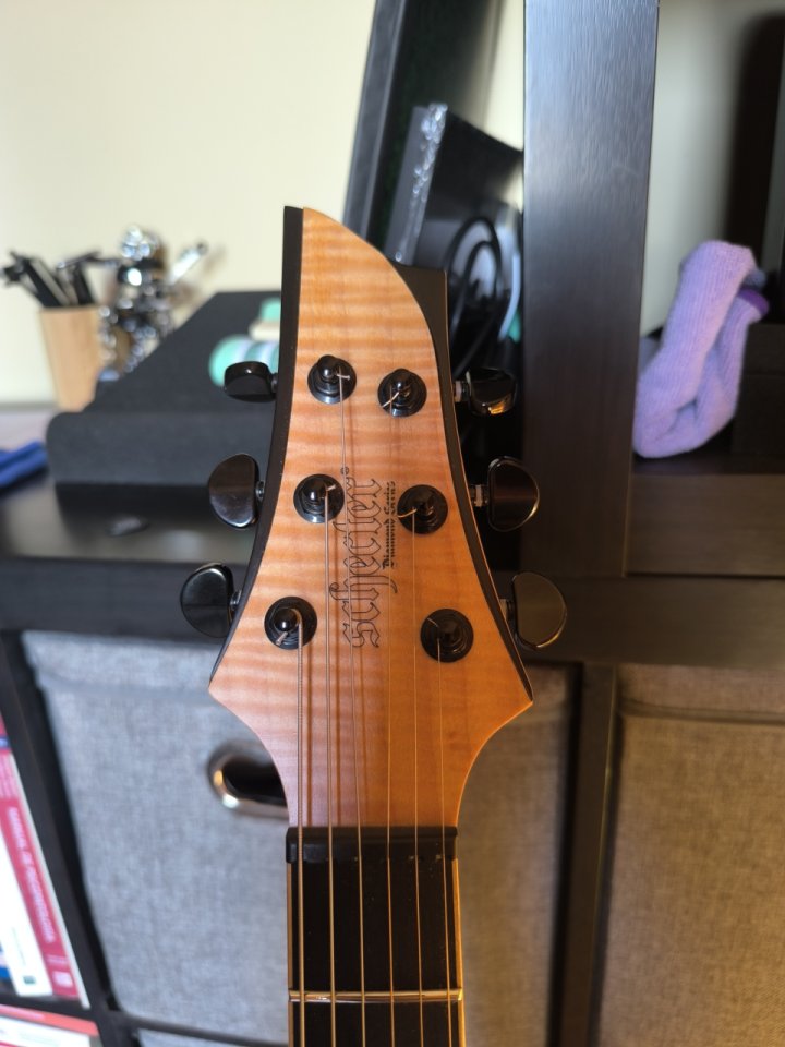 Schecter Keith Merrow. Fishman Fluence Modern. Case SGR 1C de segunda mano · Foto 4 de 8 · Madrid · 1000 €