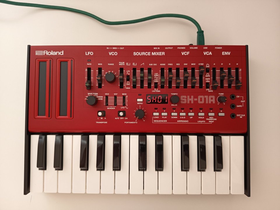 Roland SH-01A + teclado K-25M