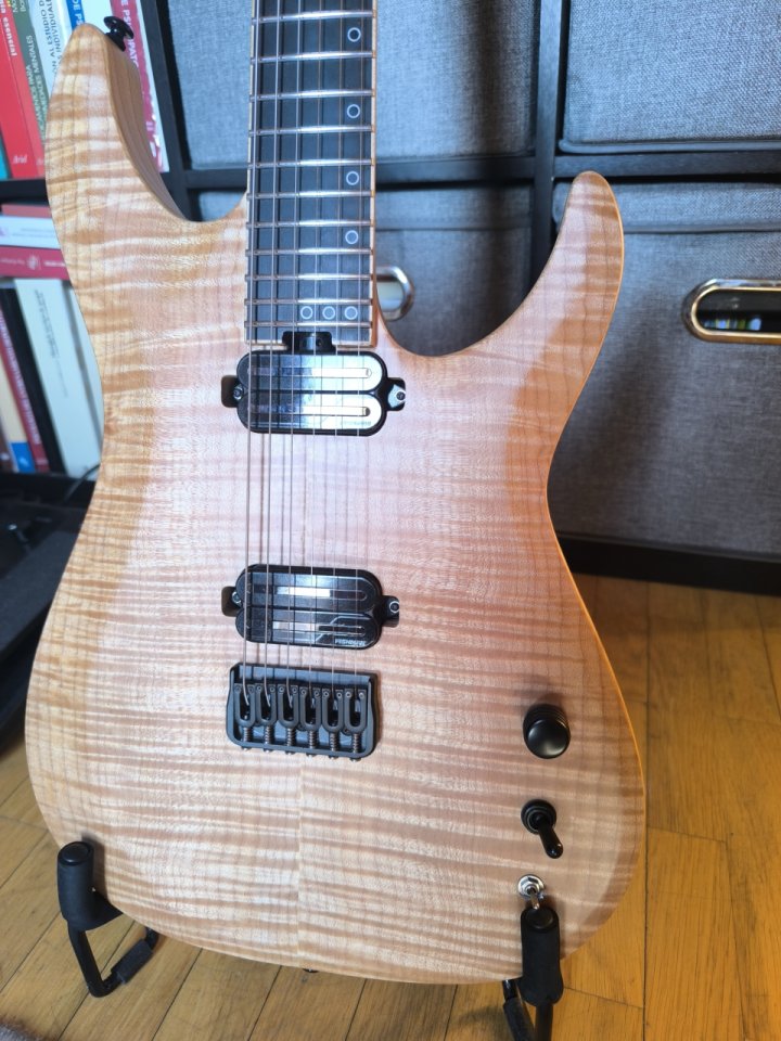 Schecter Keith Merrow. Fishman Fluence Modern. Case SGR 1C de segunda mano · Foto 5 de 8 · Madrid · 1000 €