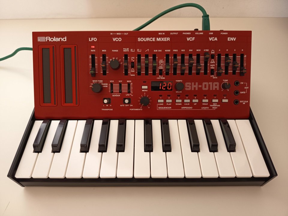 Roland SH-01A + teclado K-25M