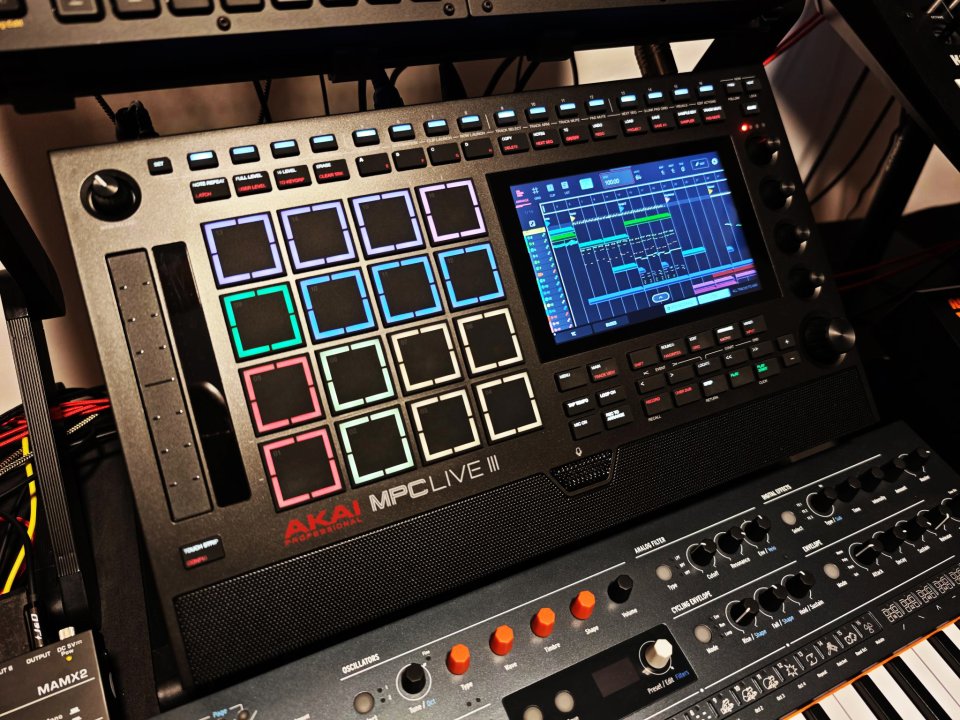 AKAI MPC LIVE 3