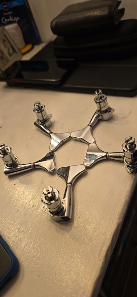 Clavijeros Bajo Gotoh