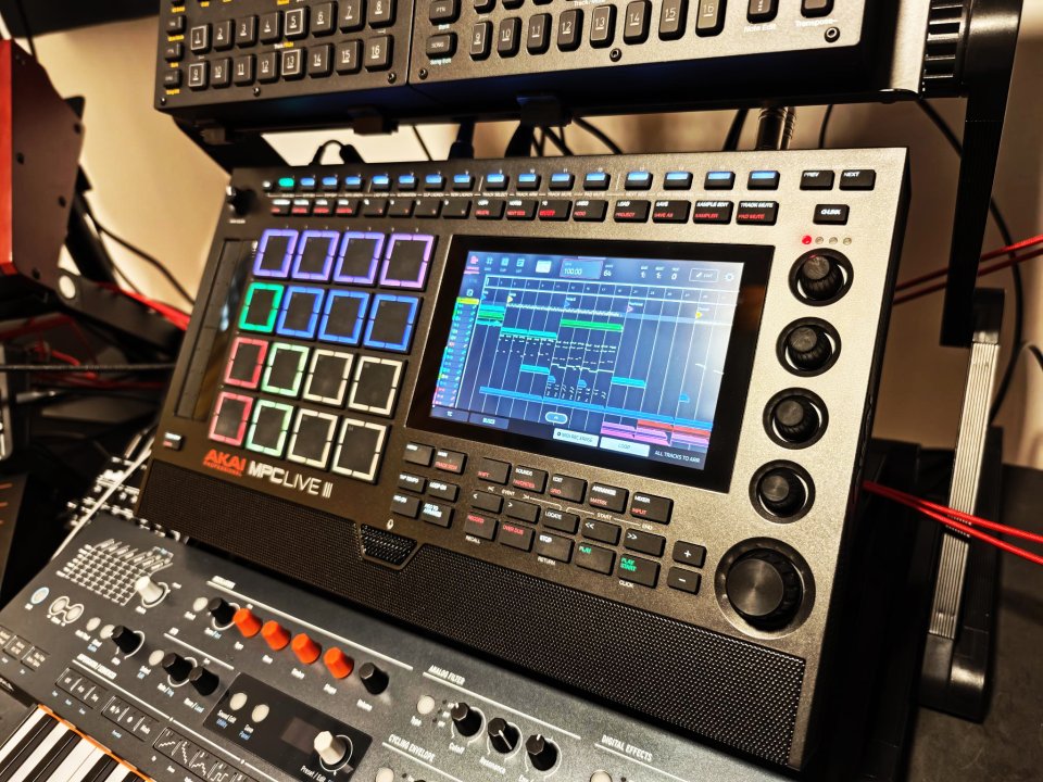 AKAI MPC LIVE 3