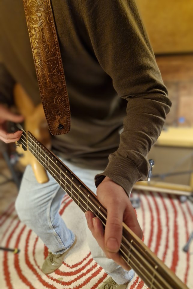 Correa guitarra cuero vaca con relieve profundo western