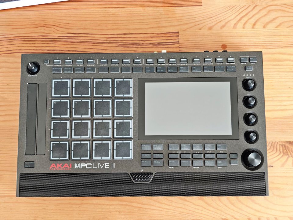 AKAI MPC LIVE 3