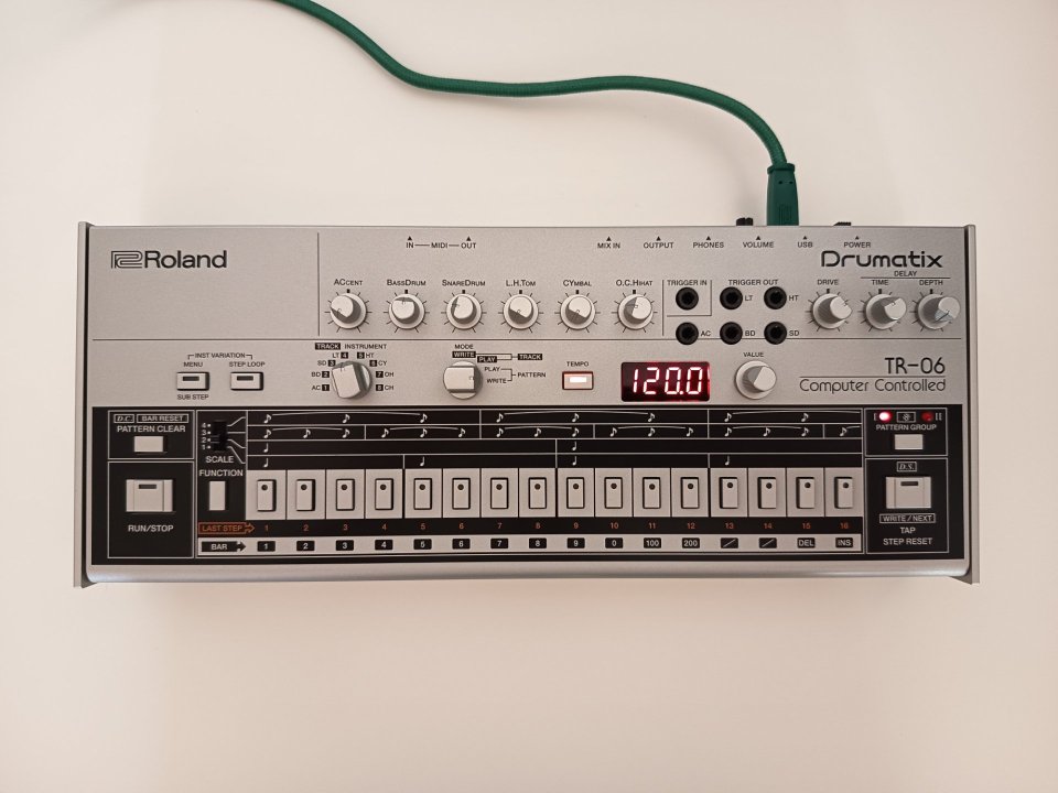 Roland TR-06