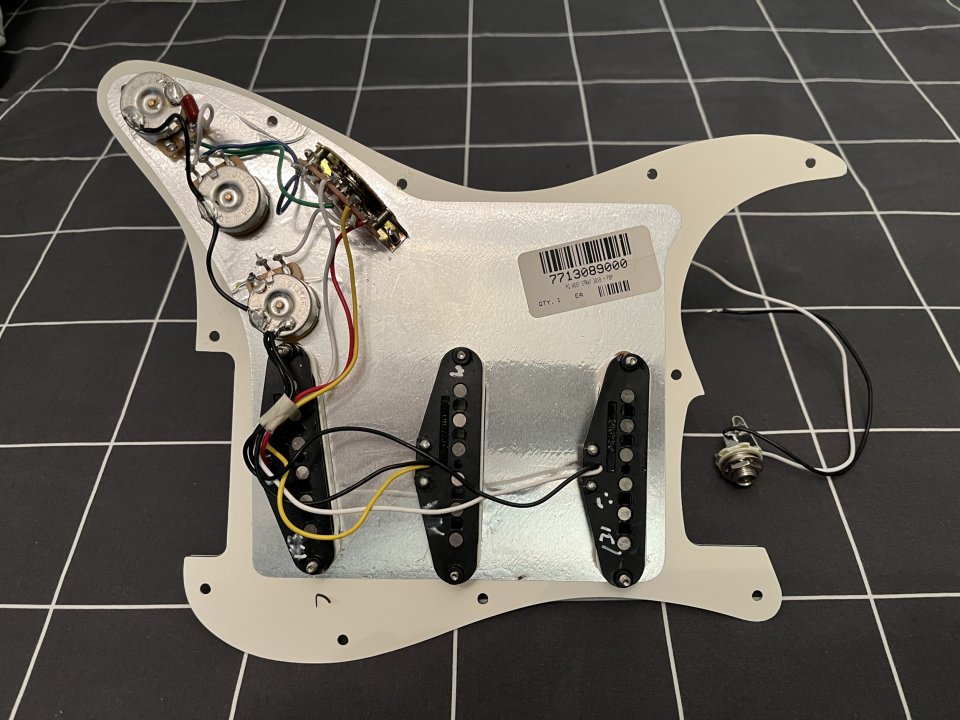 Golpeador Fender Player Stratocaster completo