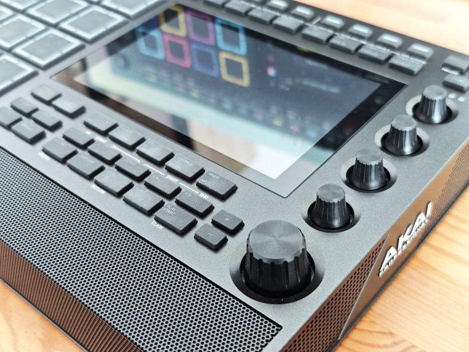 AKAI MPC LIVE 3