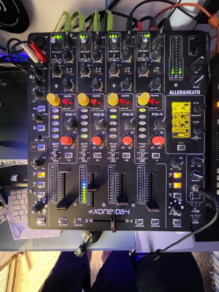 Allen & Heath Xone:DB4 + Mochila Original (Estado Excelente)