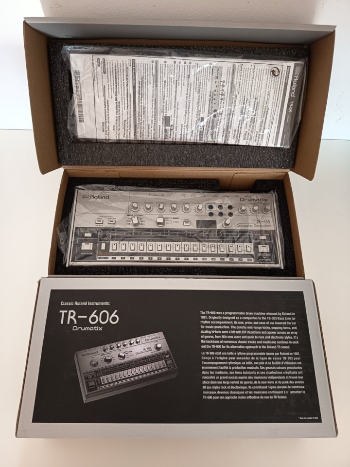 Roland TR-06