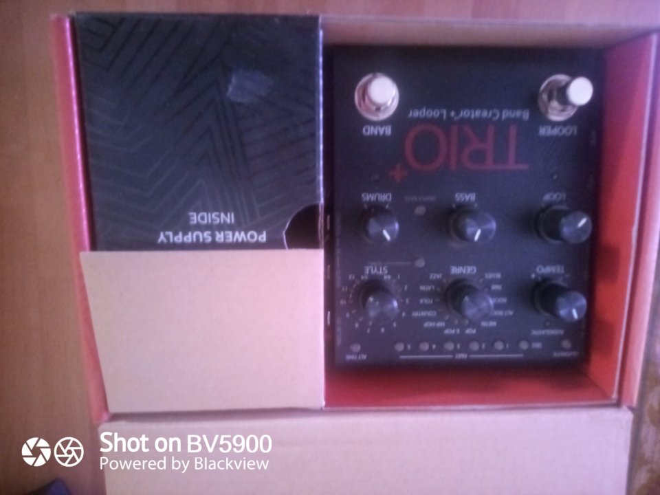 se venden varios pedales y efectos