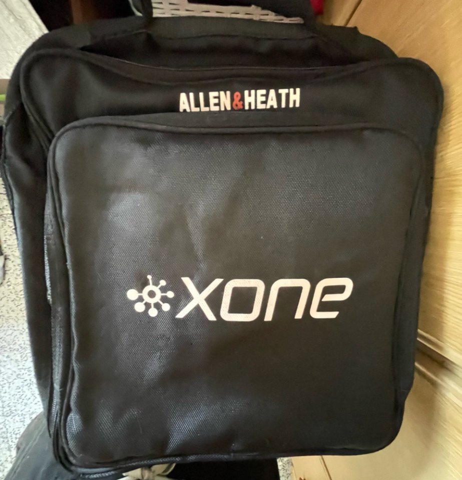 Allen & Heath Xone:DB4 + Mochila Original (Estado Excelente)