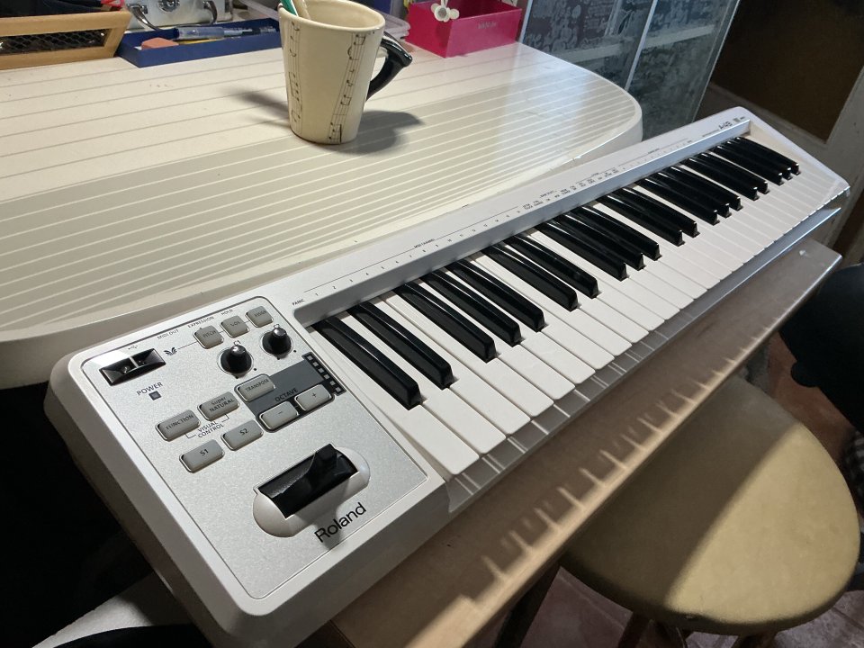 Roland A-49 controlador