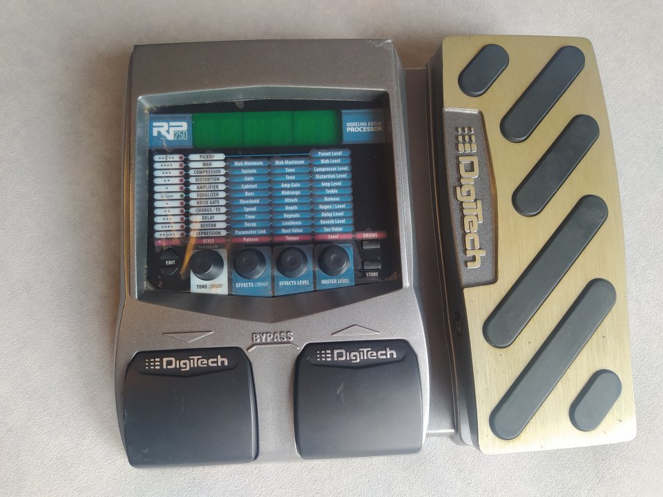 Pedalera Multiefectos Digitech RP 250
