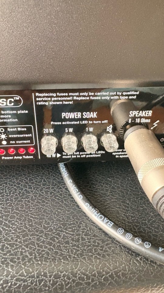 Cabezal Hughes & Kettner Tubemeister 40 deluxe