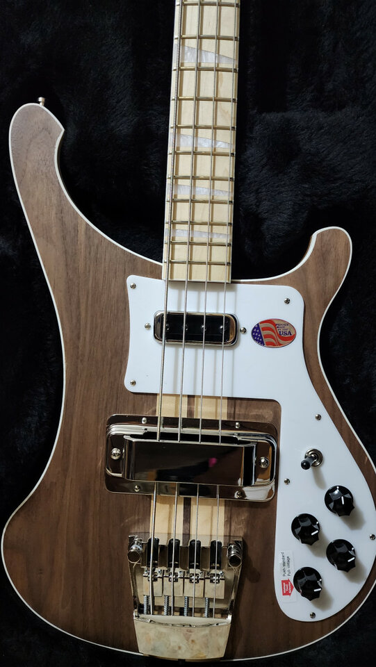 Rickenbacker 4003 Walnut 2025. Bajo Nuevo sin estrenar.