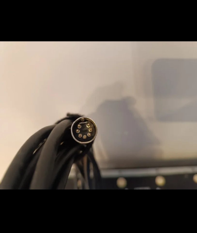 Pedalera Rocktron Midi Mate + cable midi