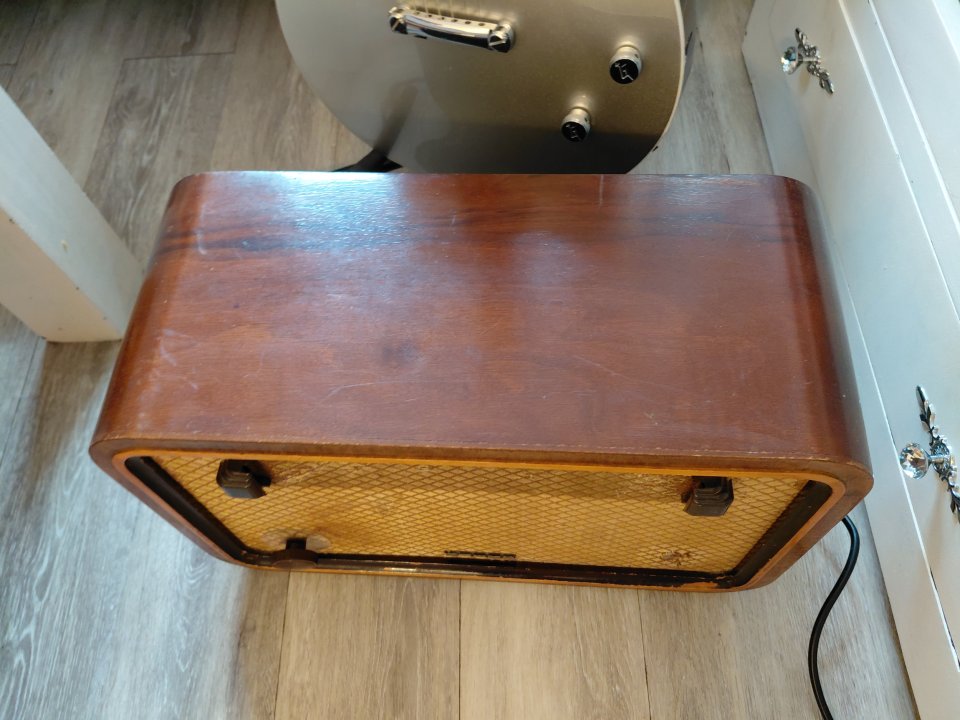 Amplificador a válvulas geloso y caja años 40 de segunda mano · Foto 3 de 5 · Córdoba · 160 €