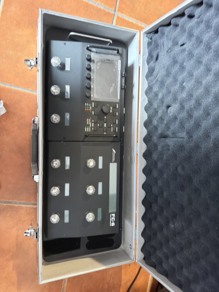 Fractal FM3 + FC6+ Flycase con la Base