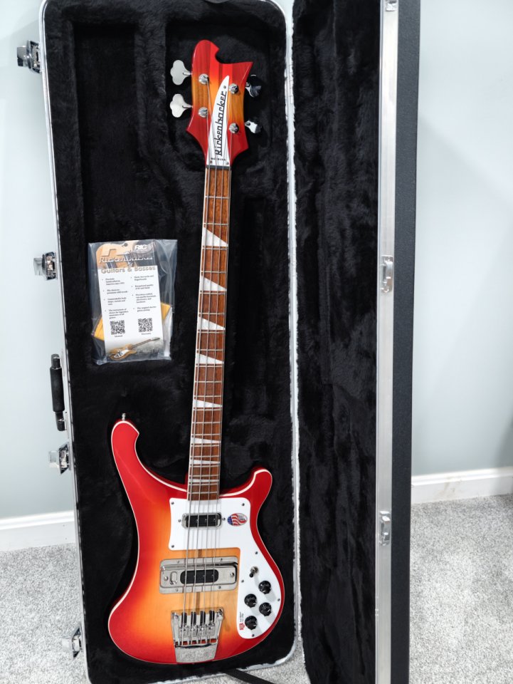 Bajo Rickenbacker 4003 Fireglo 2026. Nuevo sin estrenar. de segunda mano · Foto 1 de 5 · Madrid · 2700 €