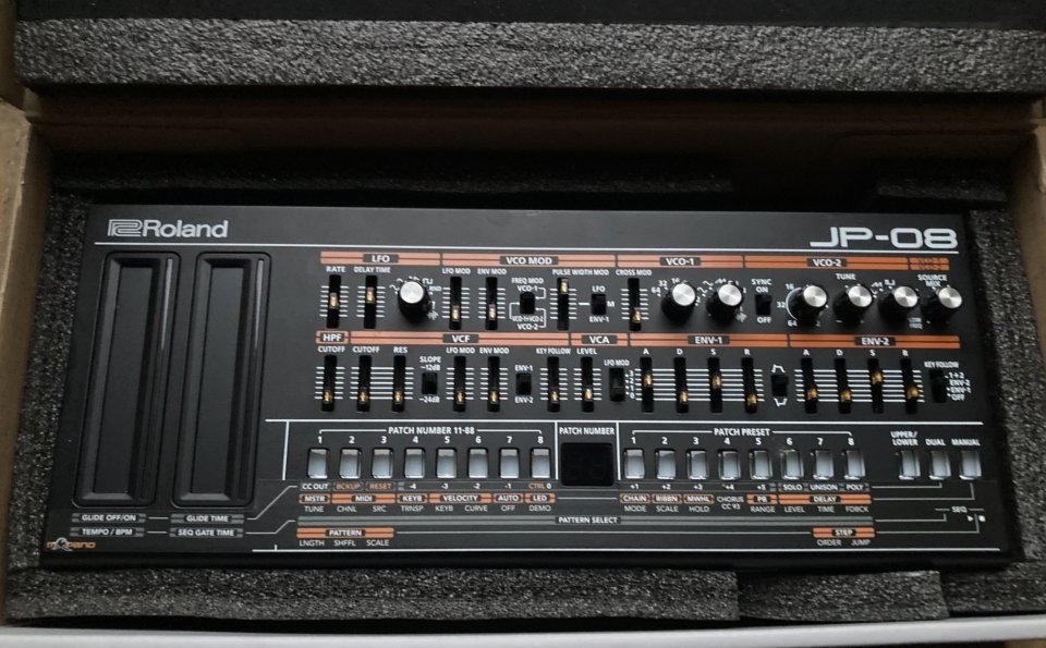 Roland boutique Jp 08 de segunda mano · Foto 1 de 3 · Barcelona · 350 €