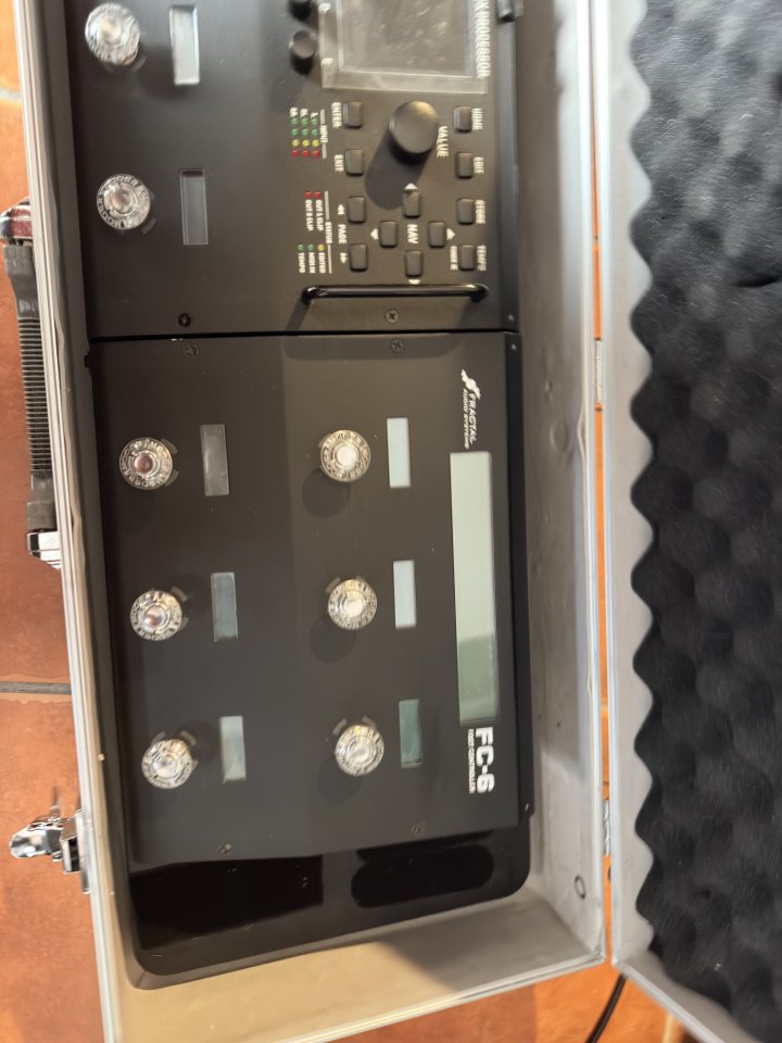 Fractal FM3 + FC6+ Flycase con la Base