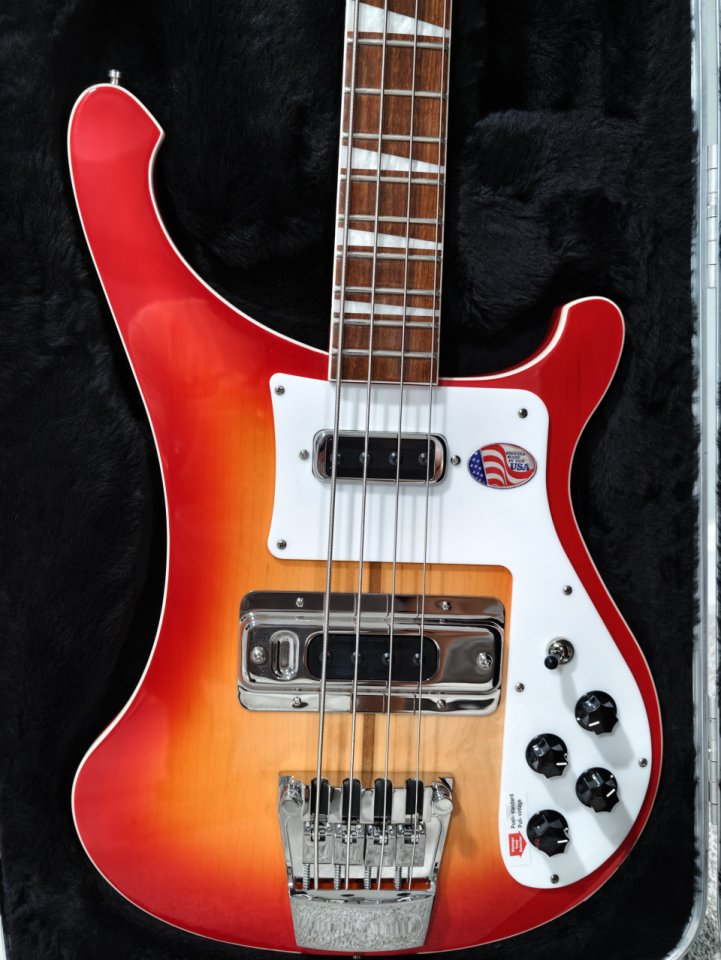 Bajo Rickenbacker 4003 Fireglo 2026. Nuevo sin estrenar. de segunda mano · Foto 2 de 5 · Madrid · 2700 €