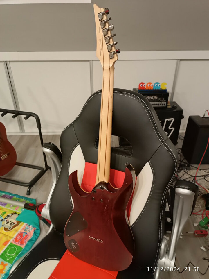 Ibanez premium rg 721 fm