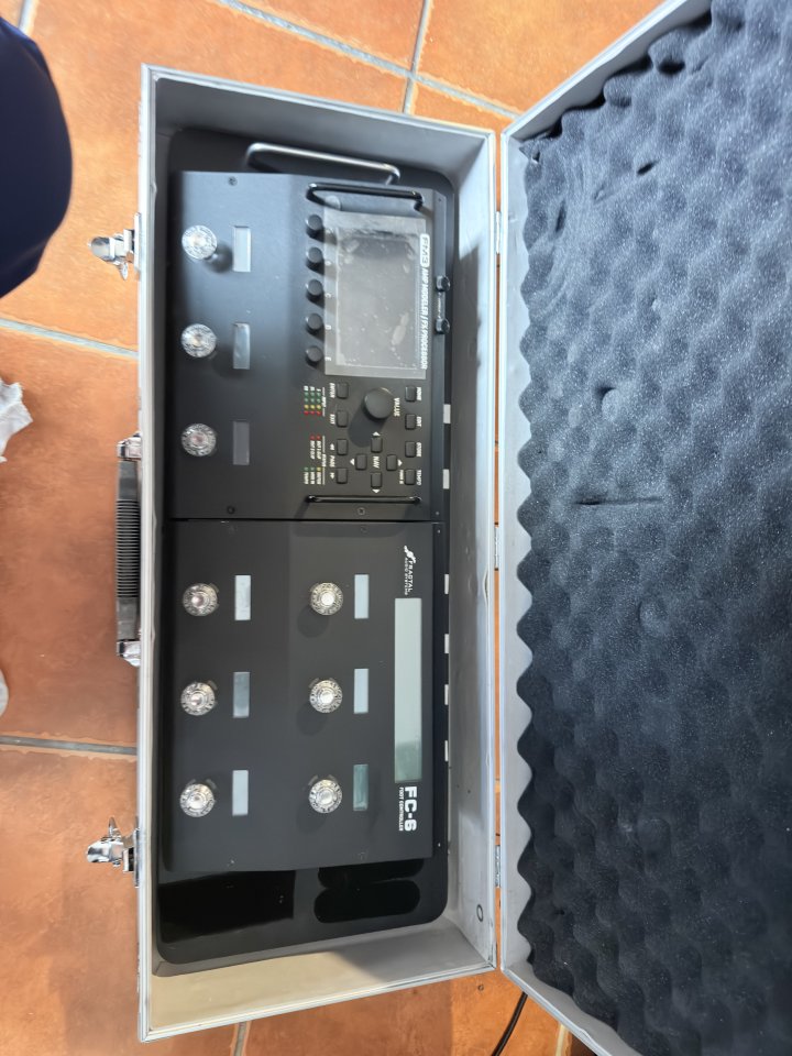 Fractal FM3 + FC6+ Flycase con la Base