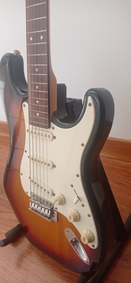 Guitarra eléctrica Stratocaster de segunda mano · Cuenca · 80 €