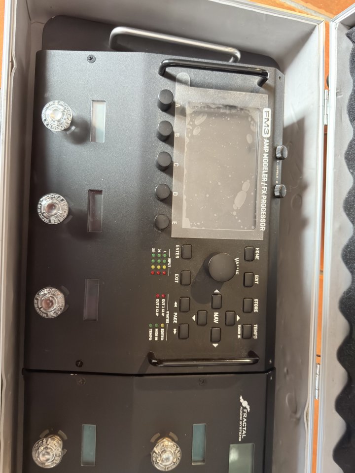 Fractal FM3 + FC6+ Flycase con la Base