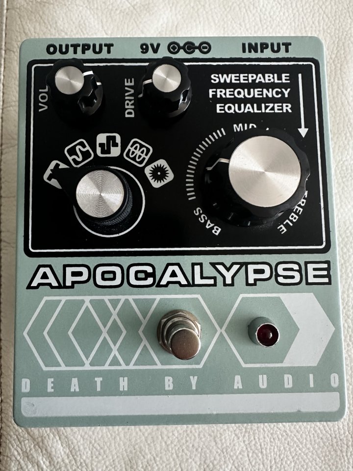 Apocalypse Fuzz DeathByAudio de segunda mano · Foto 1 de 4 · Madrid · 245 €