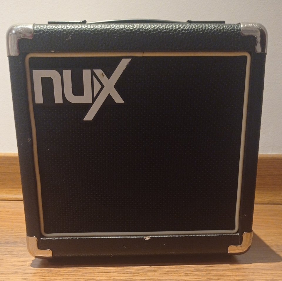 Amplificador guitarra eléctrica Nux efectos de segunda mano · Foto 1 de 5 · Cuenca · 60 €