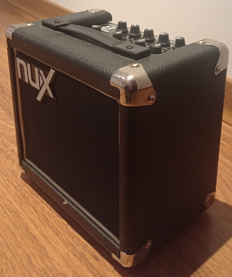 Amplificador guitarra eléctrica Nux efectos de segunda mano · Foto 2 de 5 · Cuenca · 60 €