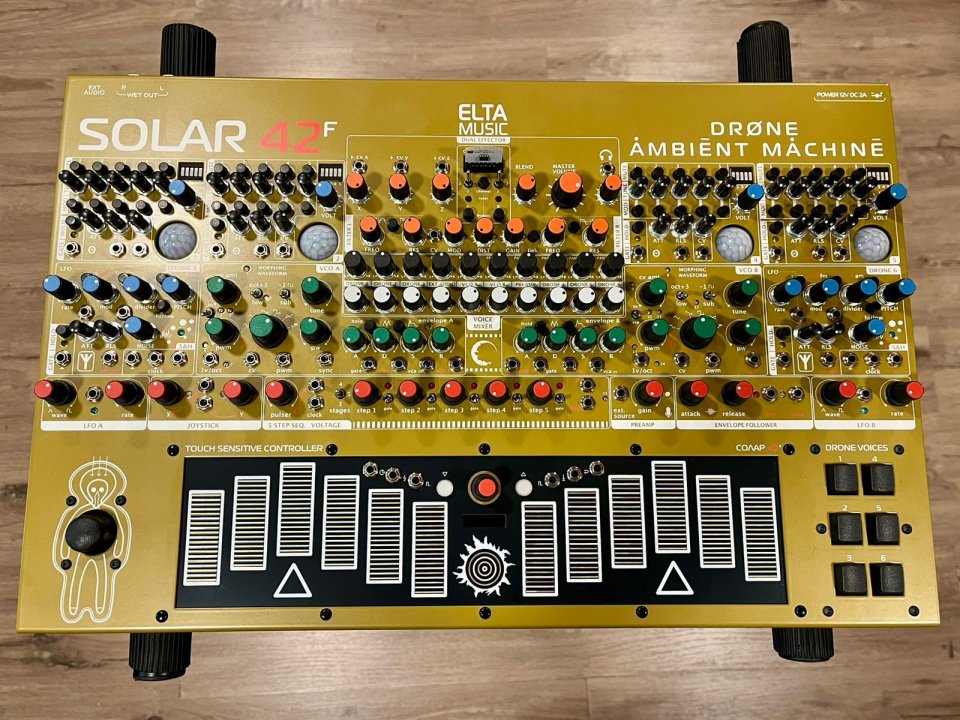 Elta Music Solar 42F Green/Brown  + decksaver