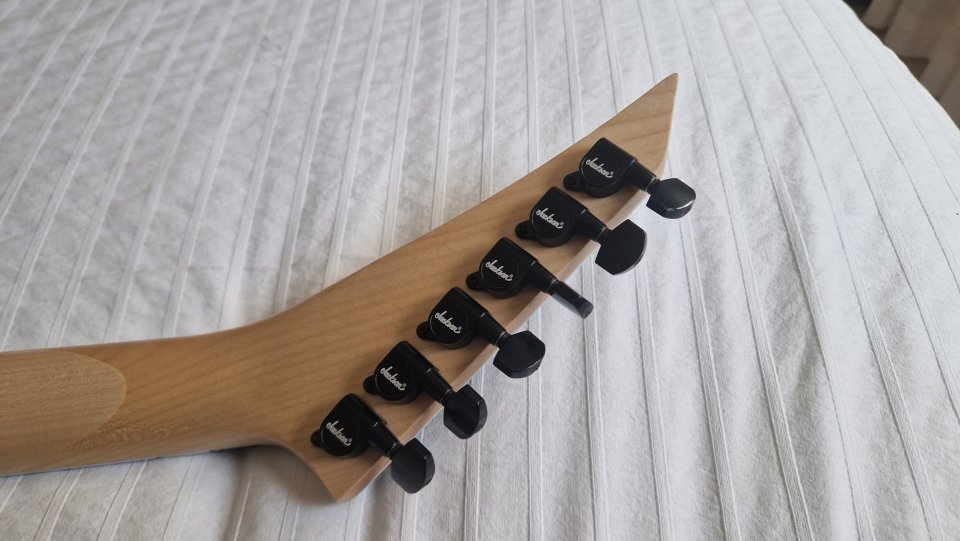 Jackson JS32Q DKA Dinky AH TPB