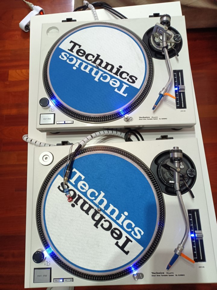Se Vende 2 Platos Technics SL 1200 MK2 Restaurados de segunda mano · Foto 1 de 4 · Bizkaia · 1600 €