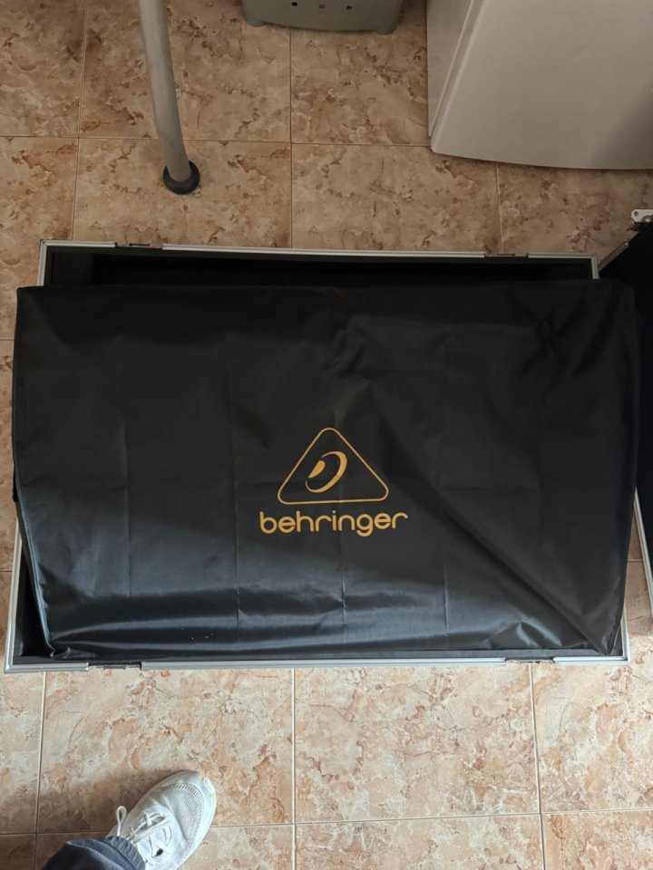 Behringer X32 Mesa de Mezclas Digital A ESTRENAR de segunda mano · Foto 4 de 4 · Castellón · 1400 €