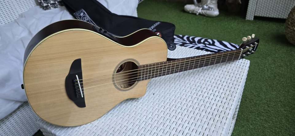 Yamaha APX T2 de segunda mano · Foto 9 de 10 · Madrid · 160 €