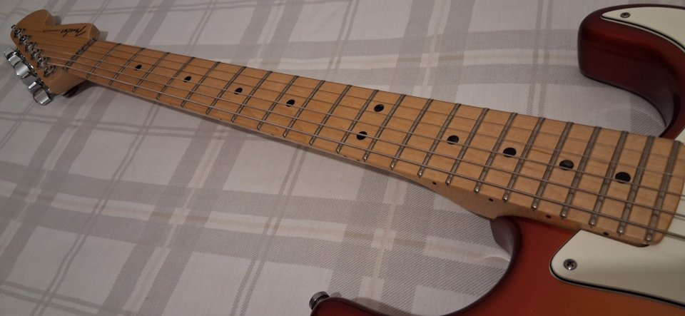 Fender Stratocaster American Deluxe HSS Sunset Metallic de segunda mano · Foto 2 de 10 · Madrid · 1400 €