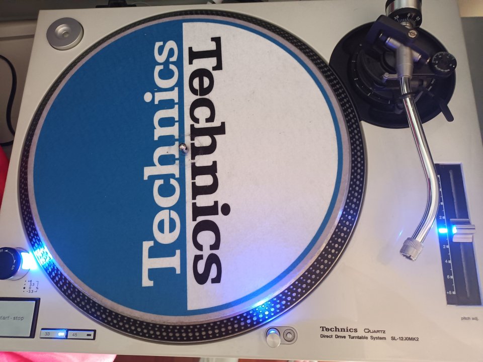Se Vende 2 Platos Technics SL 1200 MK2 Restaurados de segunda mano · Foto 3 de 4 · Bizkaia · 1600 €