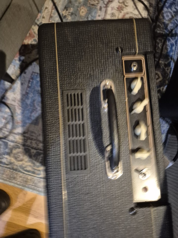 VOX AC4C1-12 (Versión con cono 12")