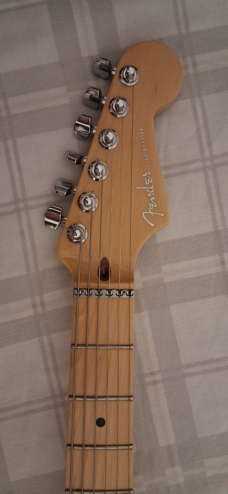 Fender Stratocaster American Deluxe HSS Sunset Metallic de segunda mano · Foto 5 de 10 · Madrid · 1400 €