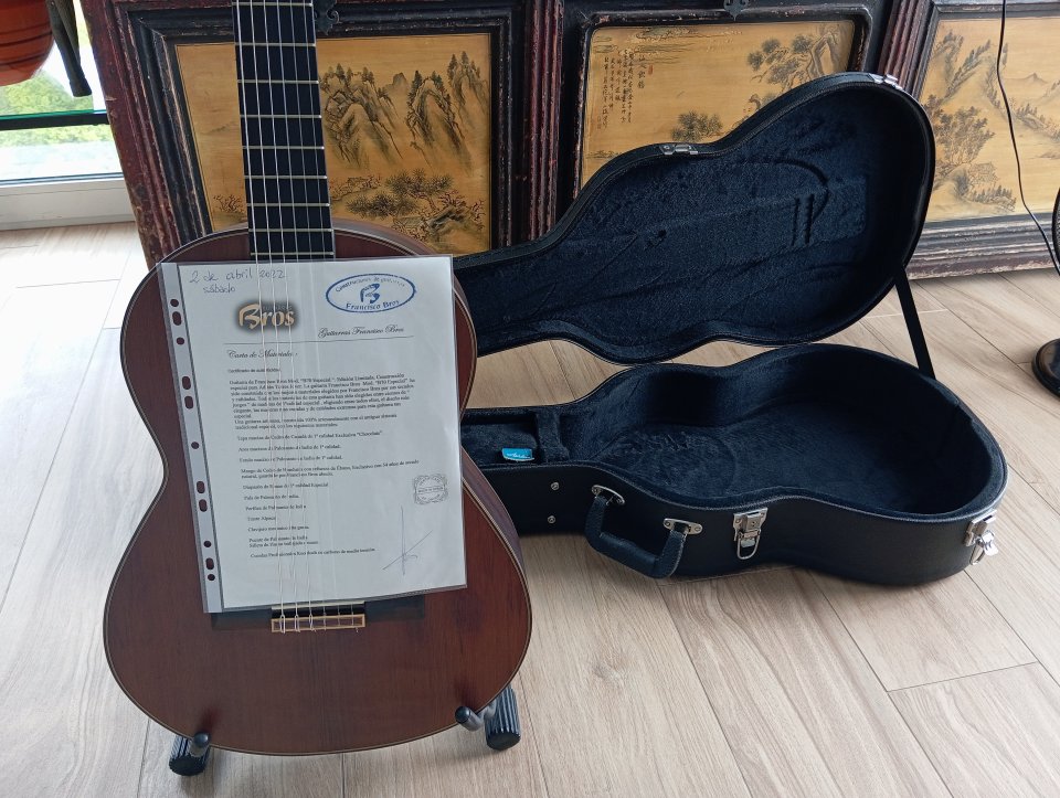 Guitarra clásica española Francisco Bros — B70 Edición Limitada Chocolate
