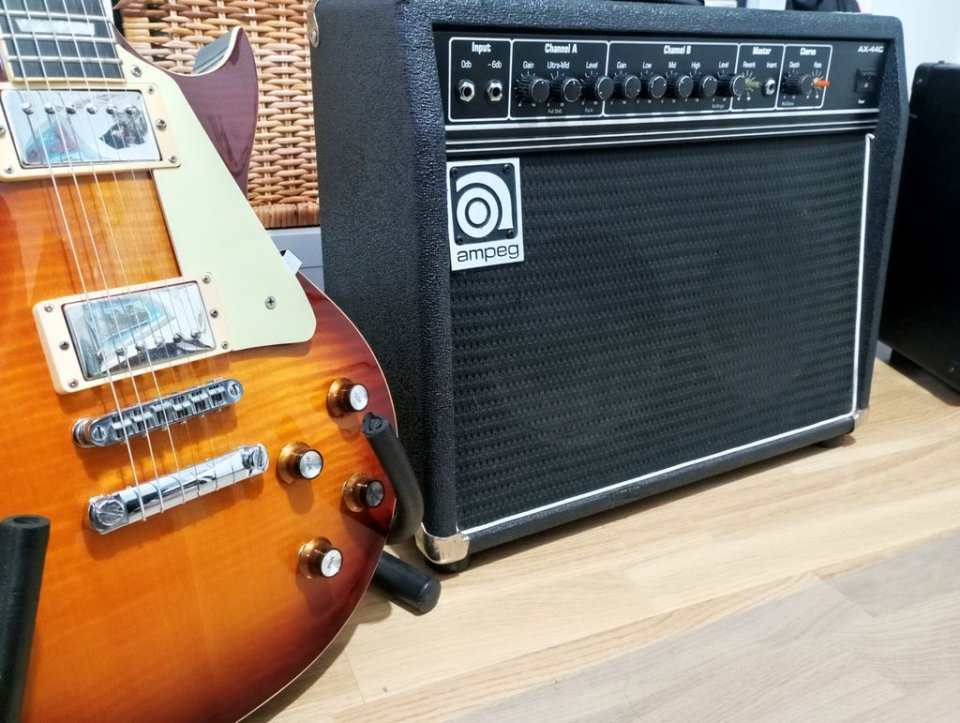 Amplificador Guitarra Ampeg AX-44C (USA 90s) Válvula 12AX7