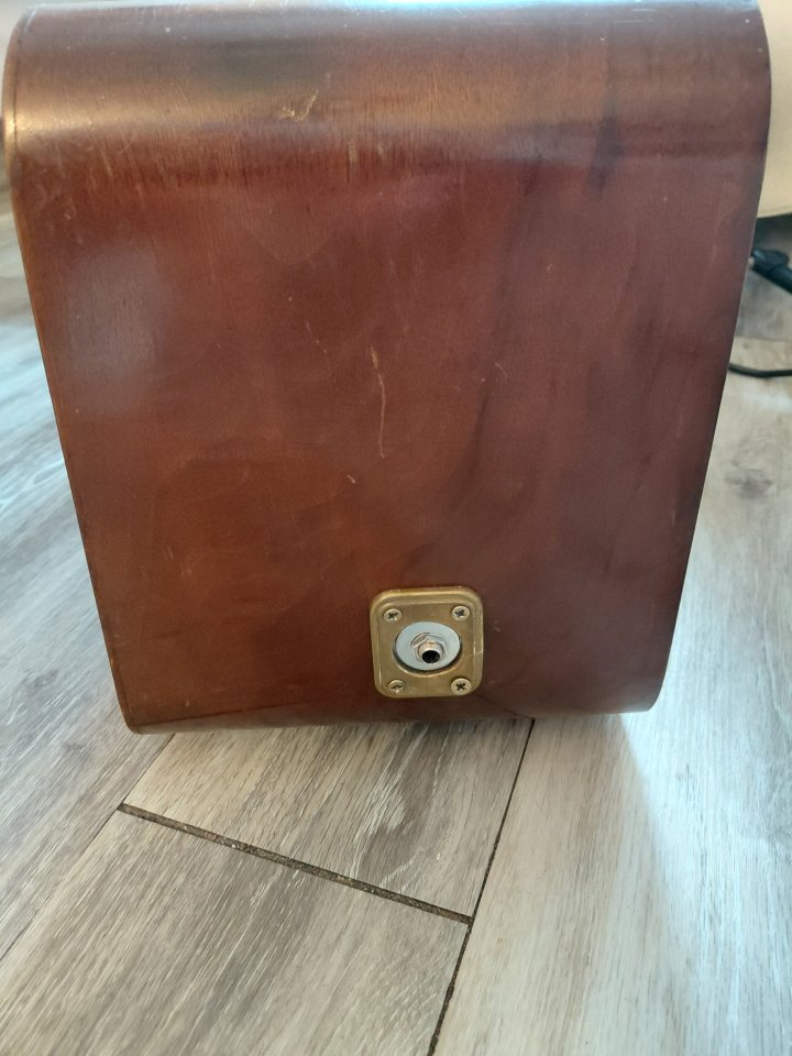 Amplificador a válvulas geloso y caja años 40 de segunda mano · Foto 4 de 5 · Córdoba · 160 €